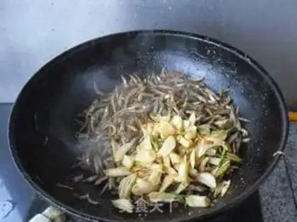 Make Garlic dried fish step 10