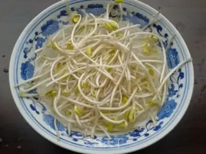 Make Cold bean sprouts step 1
