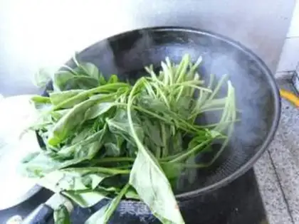 Make Garlic fan spinach step 3