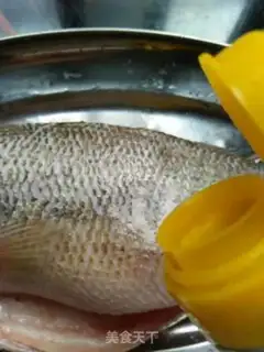 Make A wide range of steamed fish step 1