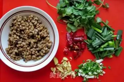 Make The fragrance fried the beans step 1