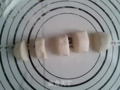 Make Red sugar pan helmet step 2