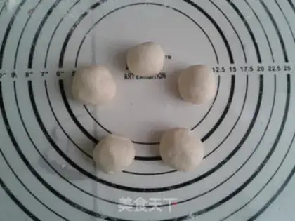 Make Red sugar pan helmet step 3