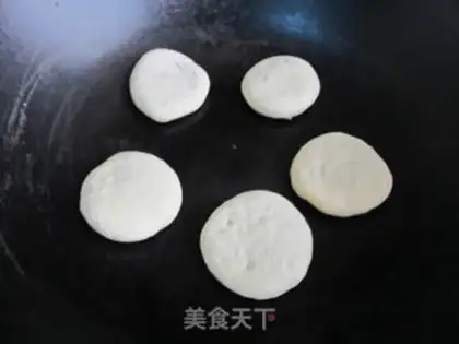 Make Red sugar pan helmet step 7