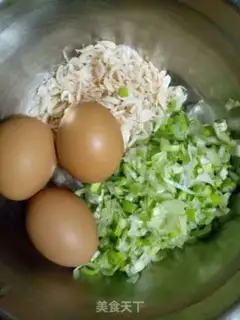 Make Shrimp onions for eggs step 0