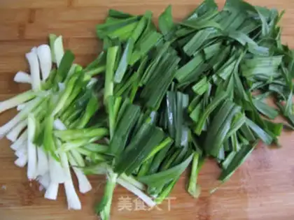 Make Garlic sprouts back to the pot step 3
