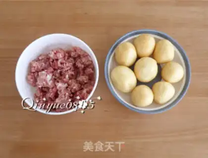 Make Noodle balls with meat step 0