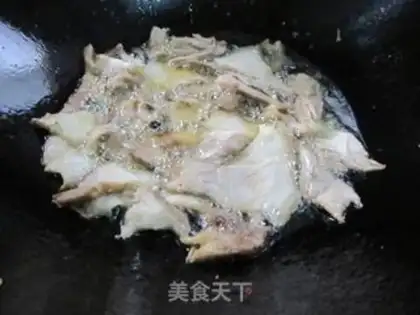 Make Garlic sprouts back to the pot step 5
