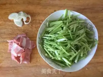 Make Bacon fried celery step 0