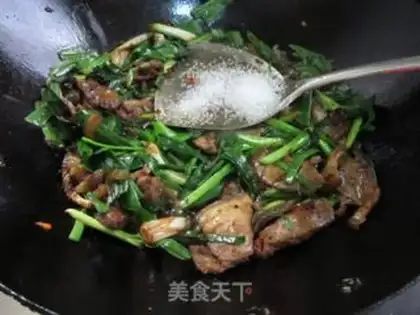 Make Garlic sprouts back to the pot step 9