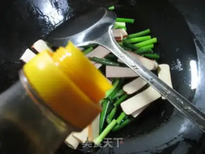 Make Scrambled eggs step 4