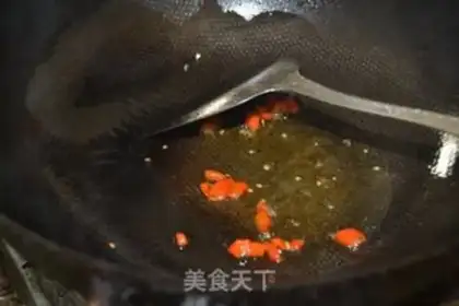 Make Pyramid fried eggs step 2