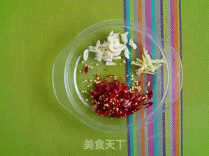 Make Four seasons of bean fried meat step 1