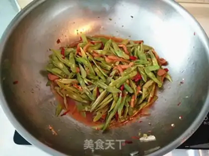 Make Four seasons of bean fried meat step 6