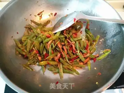 Make Four seasons of bean fried meat step 7