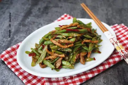 Make Four seasons of bean fried meat step 8