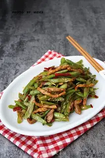 Make Four seasons of bean fried meat step 9
