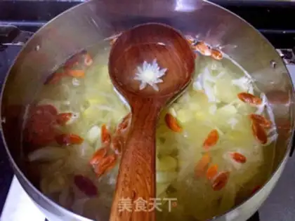 Make Lotus lilies dry soup step 1