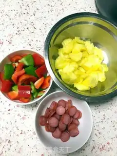 Make Hawaiian pizza step 3