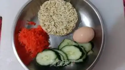 Make Carrot and radish eggs step 0