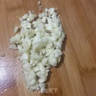 Make Garlic spinach step 1