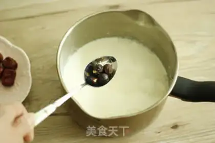 Make English rose tea step 4
