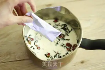 Make English rose tea step 8