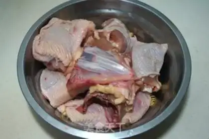 Make Crushing three yellow chickens step 1