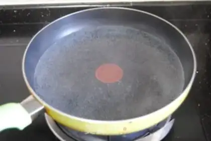 Make Peanut butter onion noodles step 1