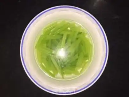 Make Celery with peanuts step 3