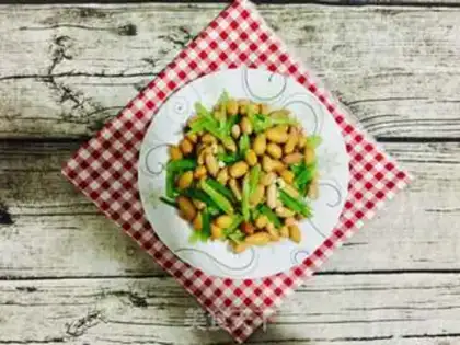 Make Celery with peanuts step 10