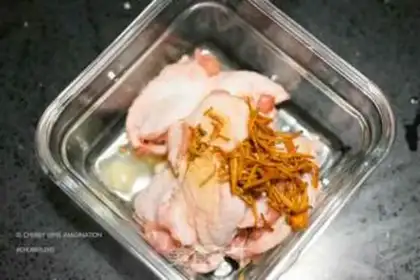Make The chicken wings of almond mushrooms step 0