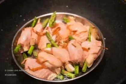 Make The chicken wings of almond mushrooms step 3