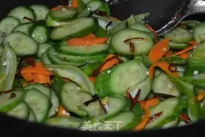 Make cucumber fried eggs step 3