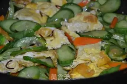 Make cucumber fried eggs step 4