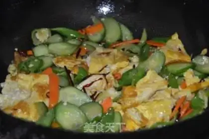 Make cucumber fried eggs step 5