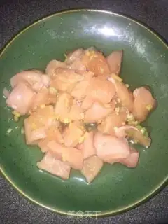 Make Curry potatoes and chickens step 1