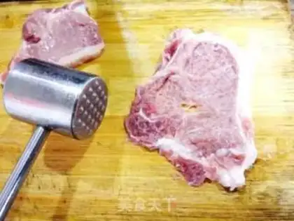 Make Puffed pork chops step 1