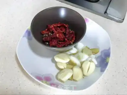 Make Secret spicy shrimp step 1