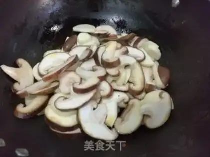 Make A mushroom-headed potato step 4