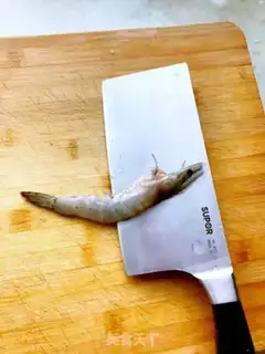 Make A garlic fan with a shrimp step 0