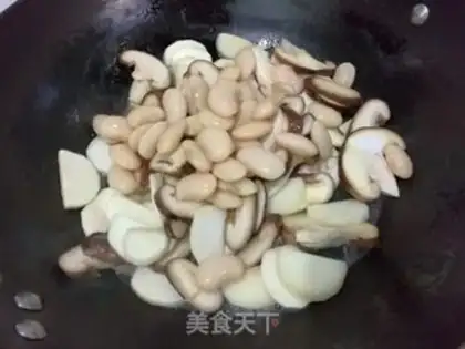 Make A mushroom-headed potato step 5