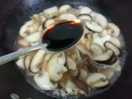 Make A mushroom-headed potato step 7