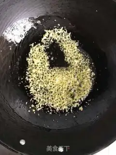 Make A garlic fan with a shrimp step 3