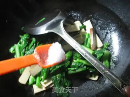 Make Eggs, fried oil step 8
