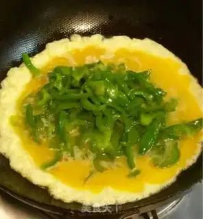 Make Pepper fried eggs step 8
