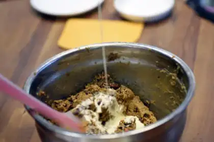 Make oatmeal chocolate cookies step 4