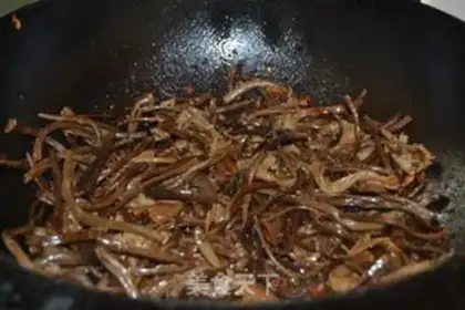 Make A dry pot of tea and mushroom chicken step 4