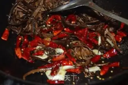 Make A dry pot of tea and mushroom chicken step 5