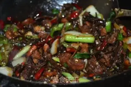 Make A dry pot of tea and mushroom chicken step 7